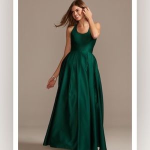 Morgan & Co Green Junior Satin Racerback Ball Gown With Cutout Size 5